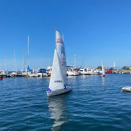 Bay Wynajem Domkow Semesterbostad Swarzewo