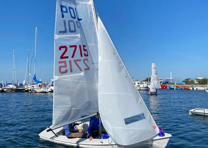 Bay Wynajem Domkow 度假居 *