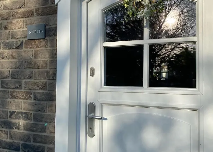 Bay Wynajem Domkow 度假居 *