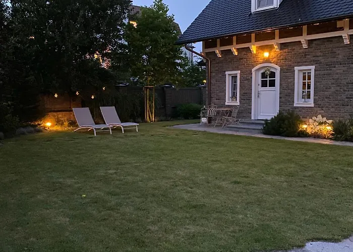 Bay Wynajem Domkow 度假居 *