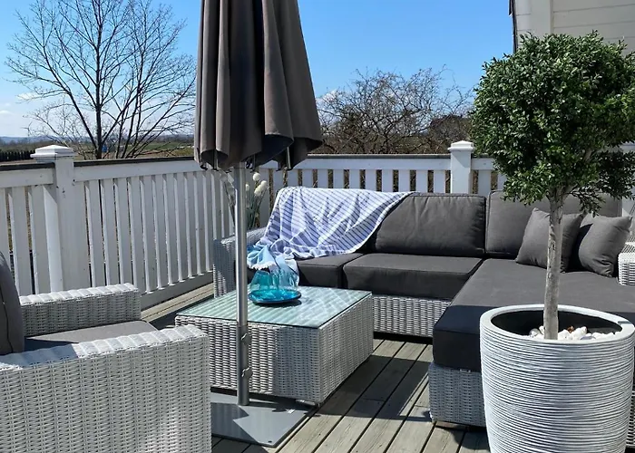 Bay Wynajem Domkow 度假居 *